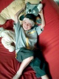 Florian et son bandeau de rugbyman à sa sortie de l'hôpital